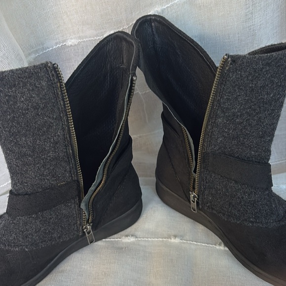 Women’s Born black and gray felted leather boots size 7.5 - Picture 4 of 7